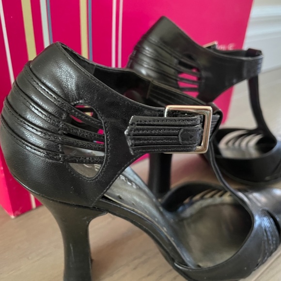 BCBG T-Strap vintage Retro style heels - Picture 3 of 11